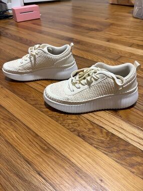 Berness Cream Platform Sneakers Size 8 Chunky Lace Up Casual Shoes